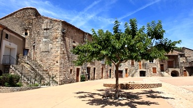 Place de la Mairie à Lachapelle sous Aubenas