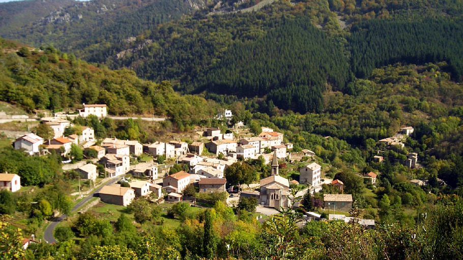 Vue sur le village de Laviolle