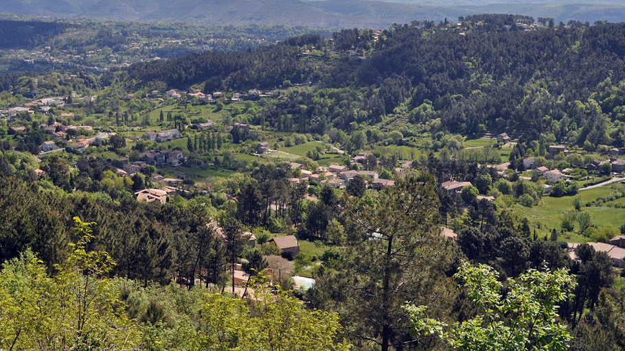 Vue sur le village de Mercuer