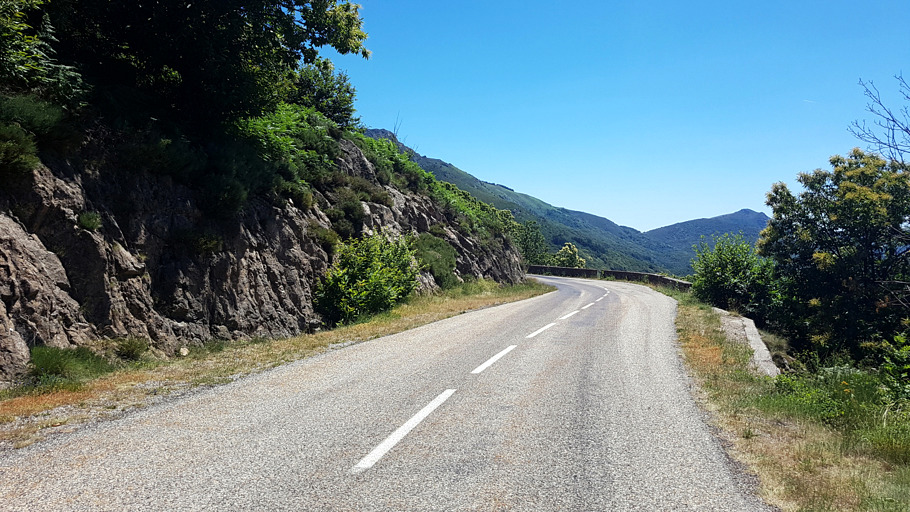 Une route en Ardèche